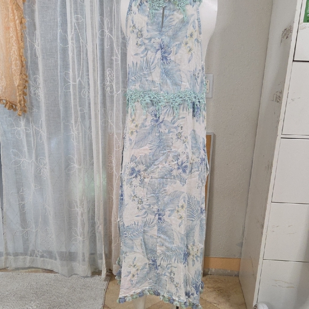 Lungo L'Arno brand women's linen dress features a blue and white tropical floral - Picture 6 of 7